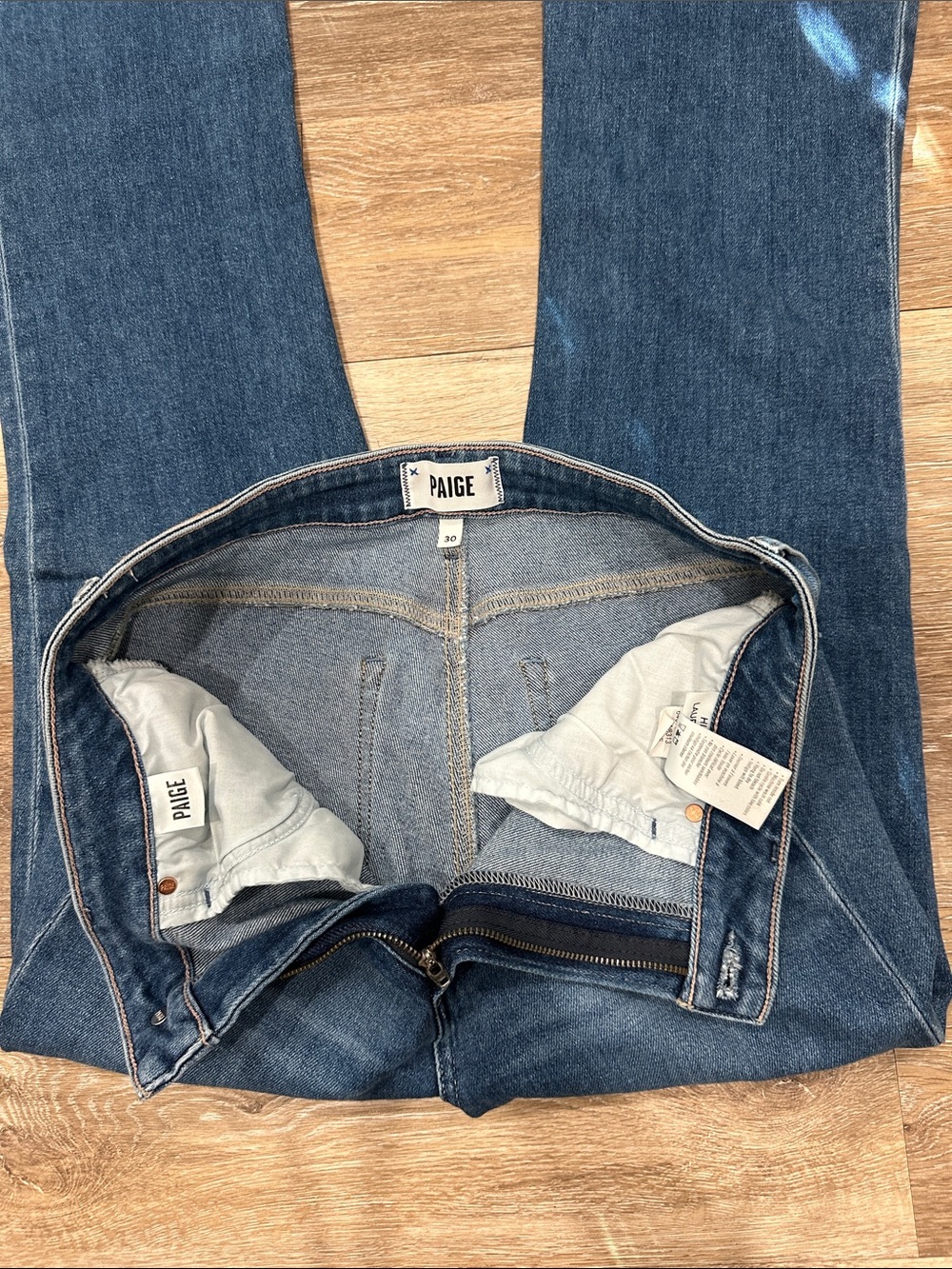 Like New! PAIGE High Rise Laurel Canyon Straight Leg Slight Flair Jeans - Picture 7 of 8